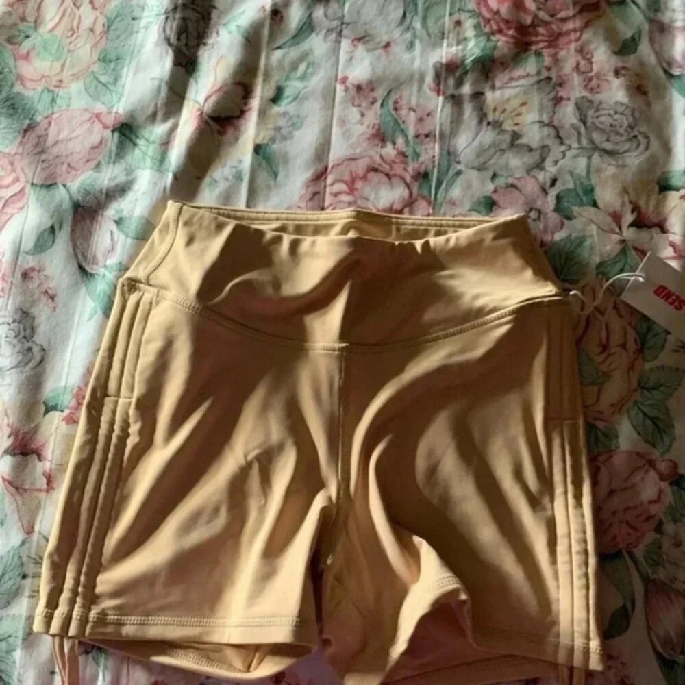 Full Send Women’s Tan Shorts Size Small